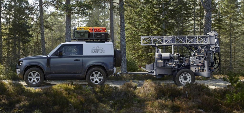 Land Rover Defender Hard Top commercial 4x4