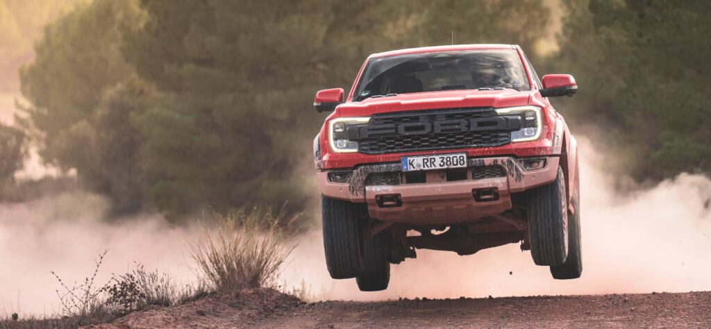 Ford Ranger Raptor V6 Pickup jumping air