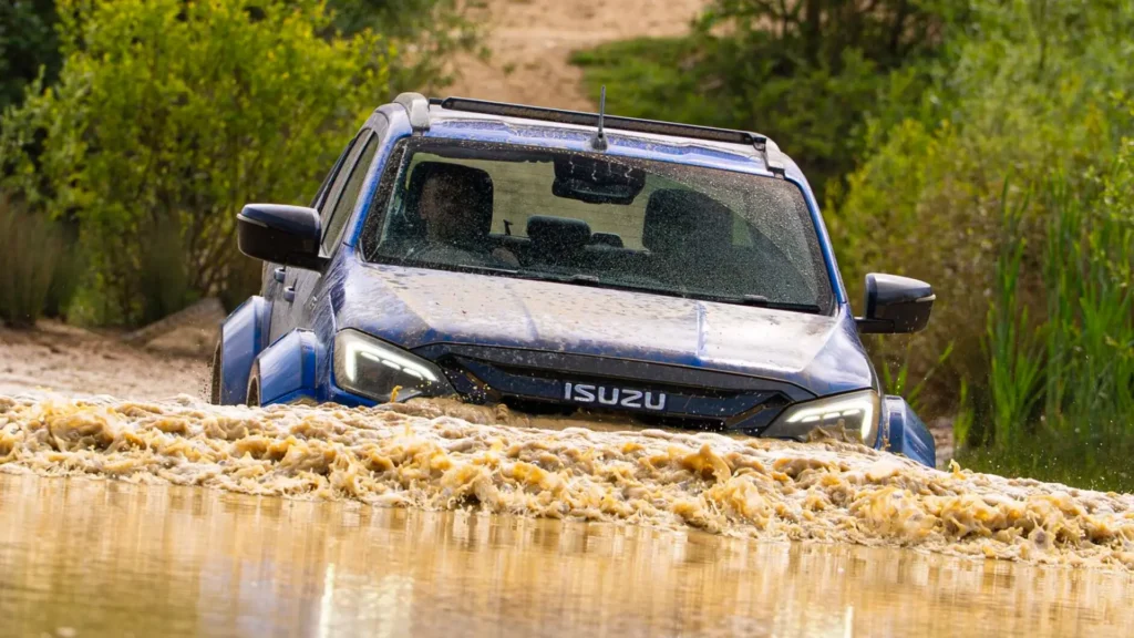 Isuzu D-Max Arctic Trucks AT35 wading