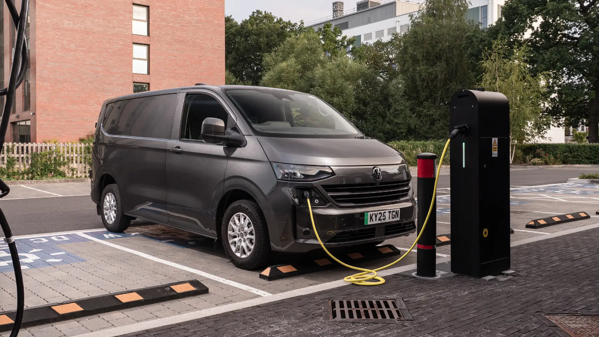 Volkswagen updates e-Transporter with more range, faster charging and AWD option • Professional Pickup