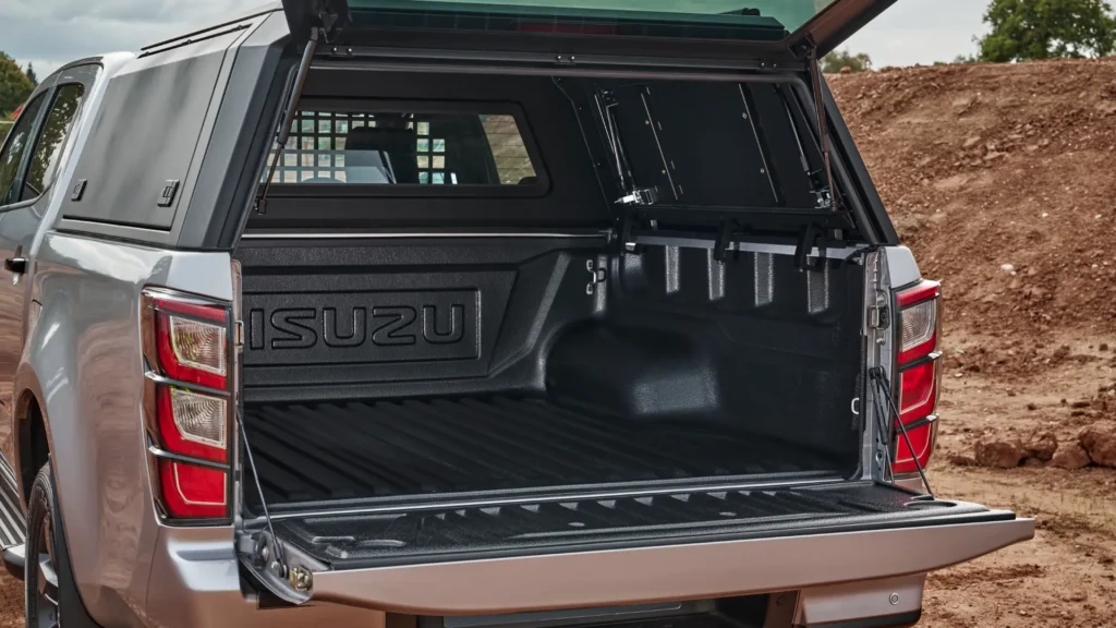 Isuzu D-Max V-Cross Commercial