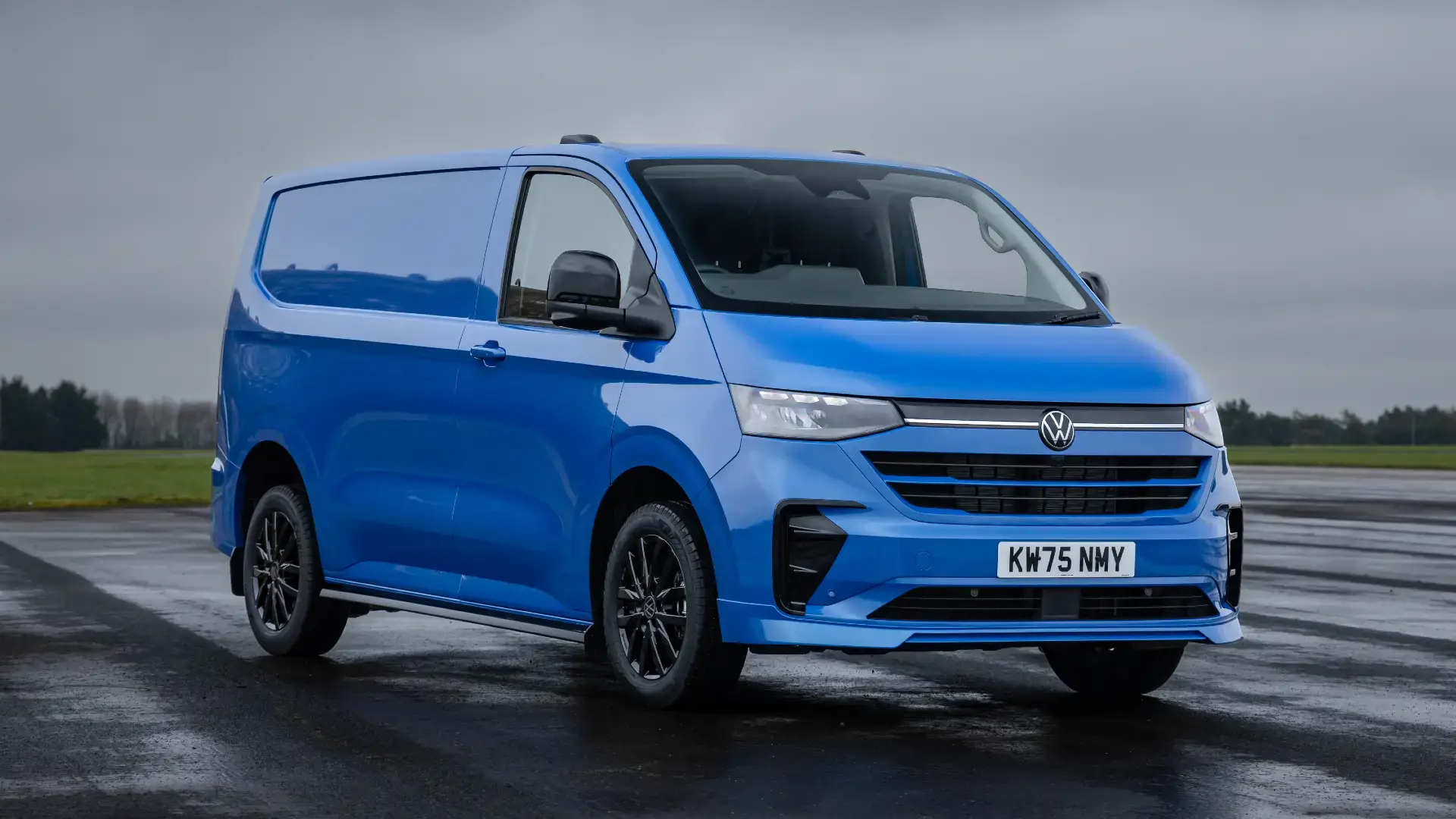 Volkswagen Transporter Commerce Pro S arrives in UK from £43,050 • Professional Pickup
