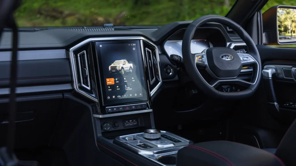 JAC Hunter PHEV pickup interior