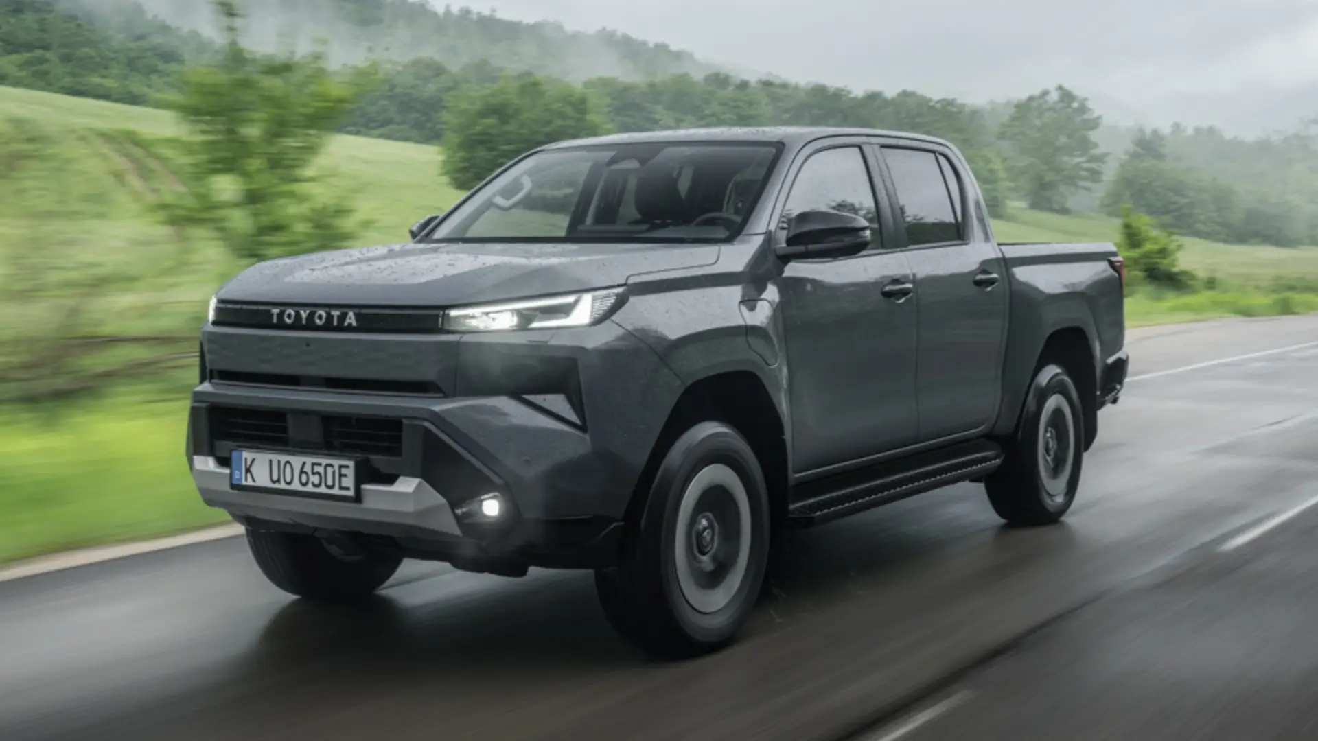 Toyota adds commercial two-seat Hilux conversion