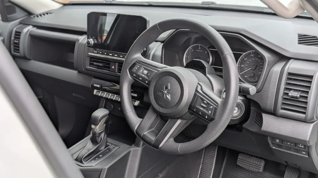 Mitsubishi L200 Commercial dashboard
