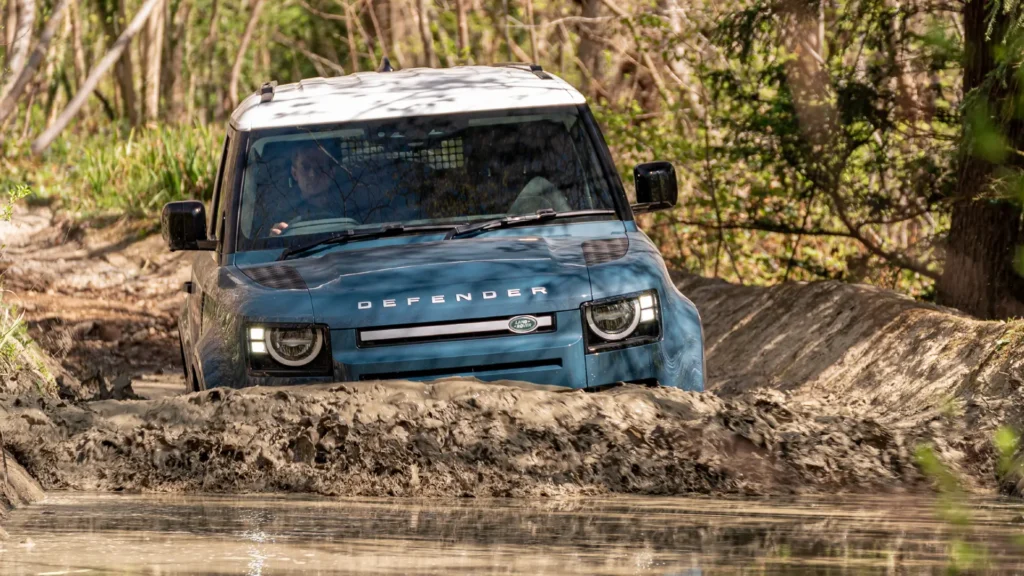 Land Rover Defender 90 Hard Top off road