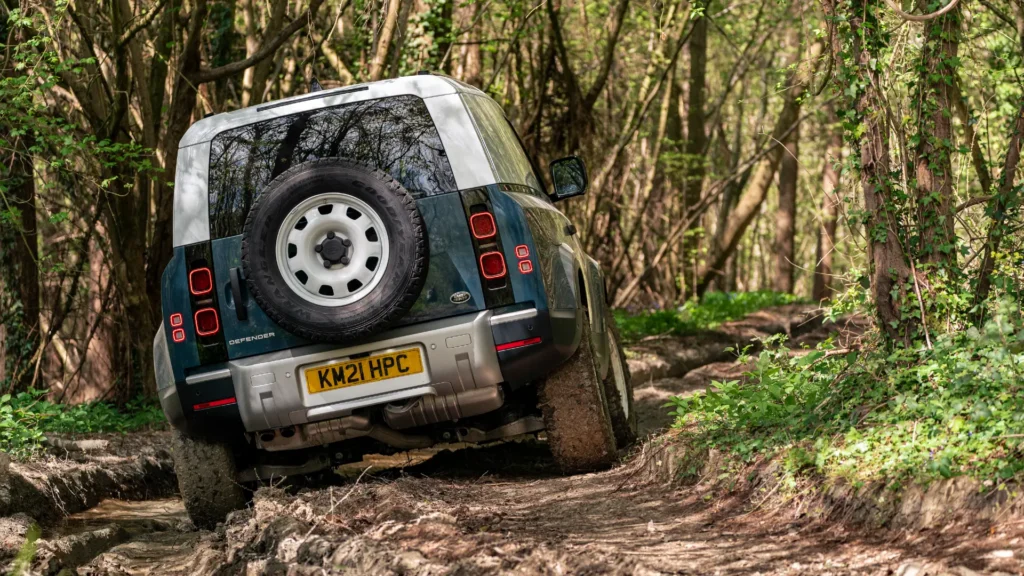 Land Rover Defender 90 Hard Top off road